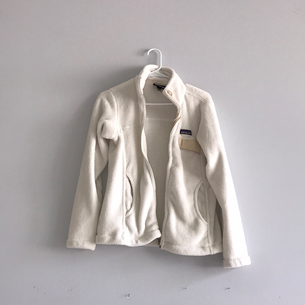 cream patagonia jacket!!